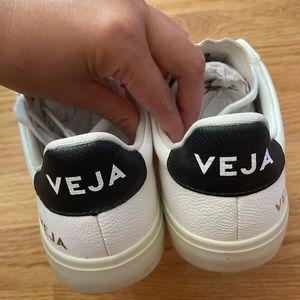 Veja Campo Logo Leather Sneakers in 36 EU